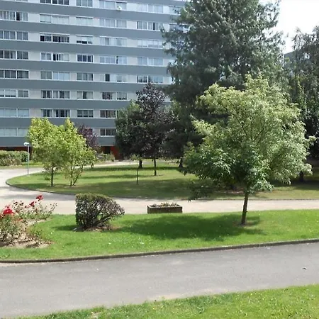 Lit Double Pour 1 A 2 Pers En Colocation * ナンシー